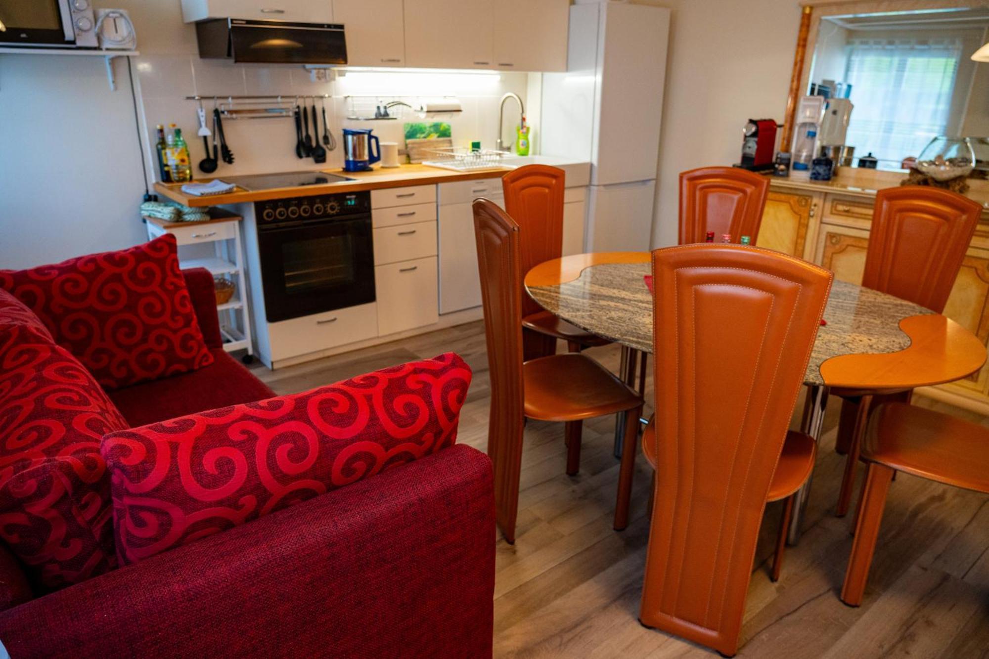 Gemuetliche Wohnung Mit Terasse Und Feuerstelle Lengnau Bagian luar foto